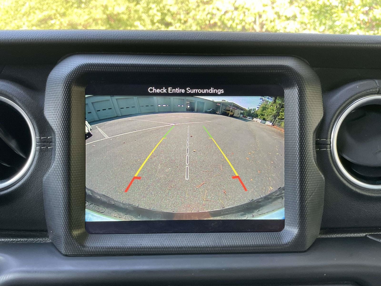 Used 2019 Jeep Wrangler Unlimited Sahara AWD/4WD image 28