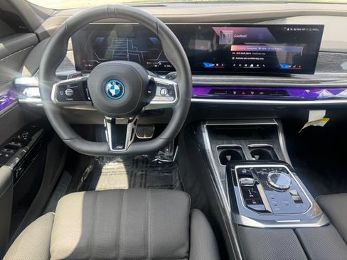 Certified 2025 BMW i7 xDrive60 AWD/4WD image 18