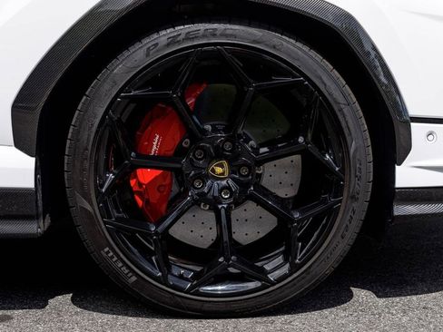 Used 2024 Lamborghini Urus Performante AWD/4WD image 44