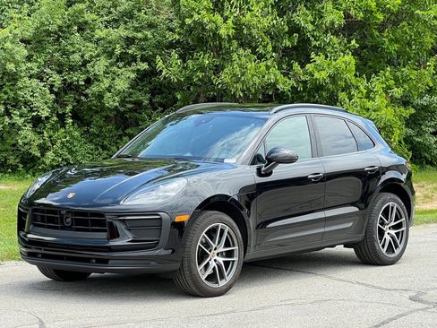 Certified 2026 Porsche Macan AWD/4WD image 1