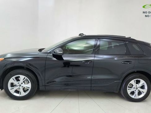 Used 2025 Audi Q6 e-tron Premium w/ Convenience Package RWD image 3