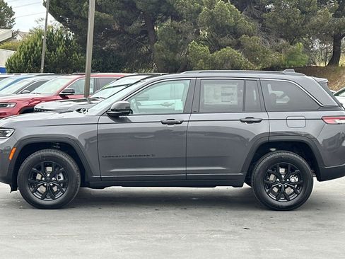 New 2026 Jeep Grand Cherokee 4WD image 7