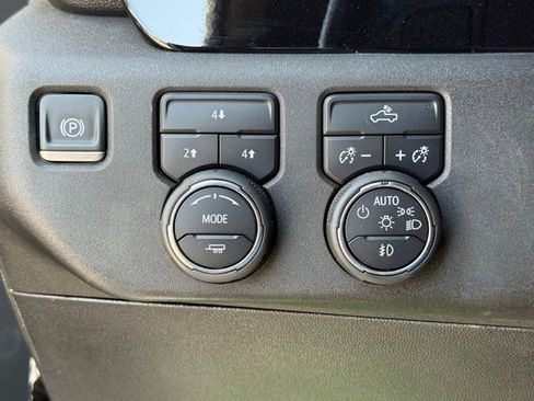 Used 2024 Chevrolet Silverado 2500 LT image 21