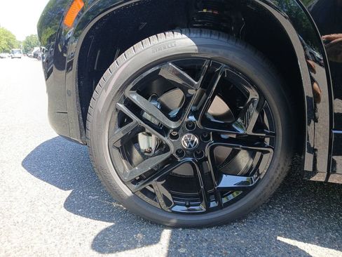 New 2025 Volkswagen Tiguan SE R-Line image 26