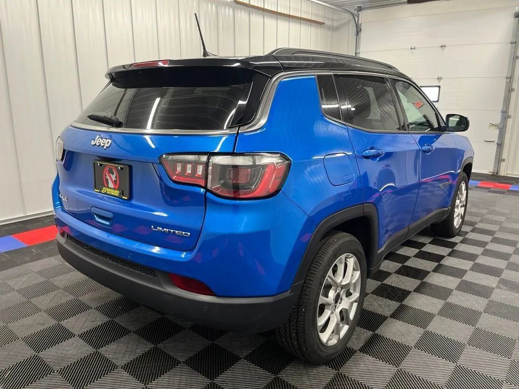Used 2025 Jeep Compass Limited AWD/4WD image 3