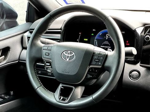 Used 2025 Toyota Camry SE w/ Multimedia Upgrade Package FWD image 31