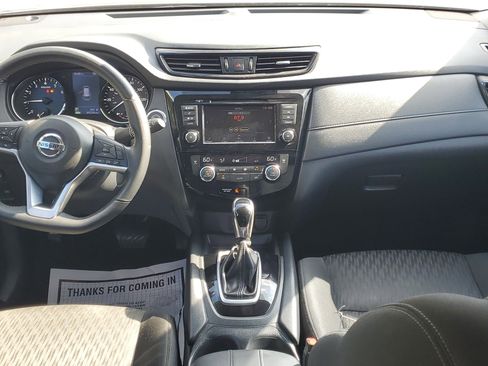 Used 2019 Nissan Rogue SV image 16