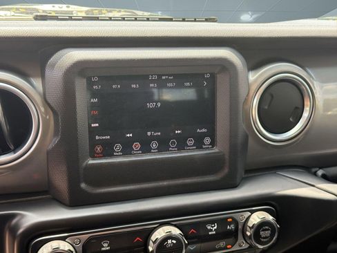 Used 2019 Jeep Wrangler Unlimited Sahara AWD/4WD image 22