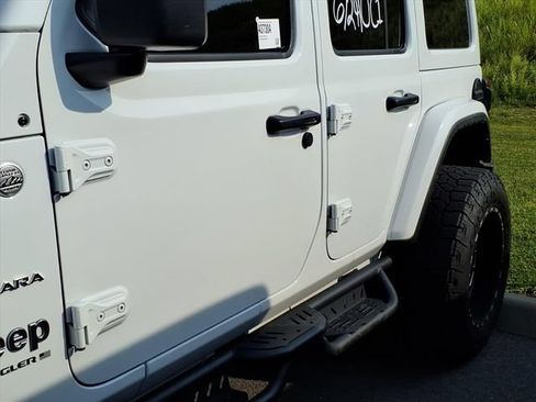 Used 2024 Jeep Wrangler Unlimited Sahara w/ Technology Group AWD/4WD image 6