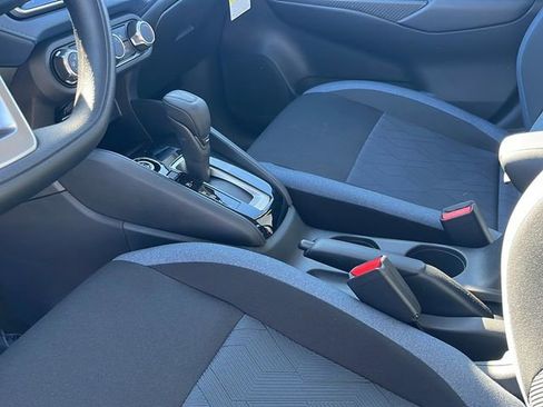 New 2025 Nissan Versa SV image 27