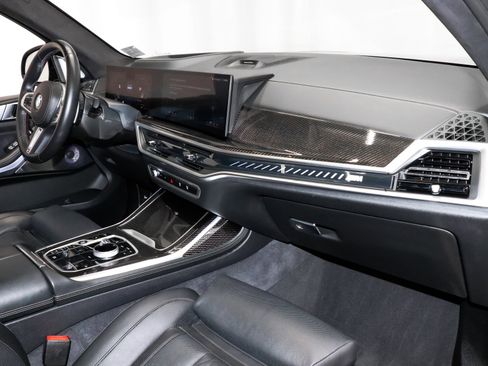 Used 2025 BMW X7 M60i image 34