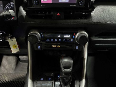 Certified 2022 Toyota RAV4 LE image 21