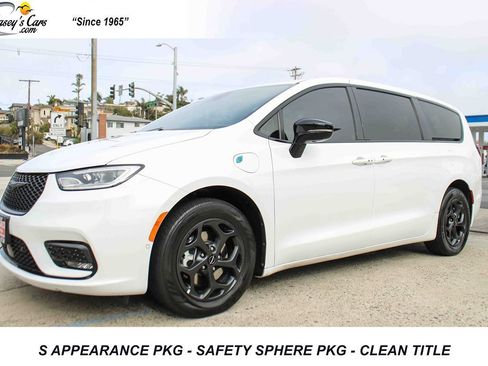 Used 2023 Chrysler Pacifica Limited w/ S Appearance Package FWD image 1