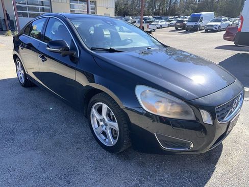 Used 2012 Volvo S60 T5 w/ Climate Pkg image 2