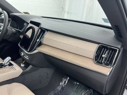 New 2026 Volvo XC90 B6 Plus w/ Protection Package Premier image 20