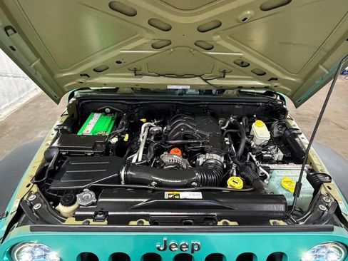 Used 2013 Jeep Wrangler Sport AWD/4WD image 23
