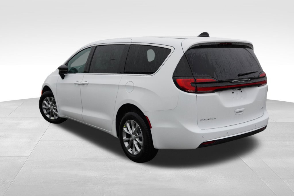 New 2027 Chrysler Pacifica Select AWD/4WD image 5