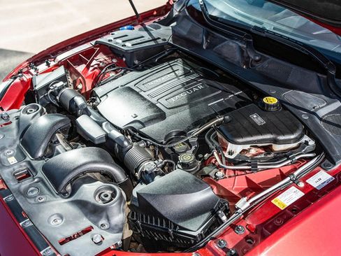 Used 2012 Jaguar XJ image 16