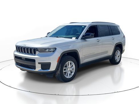 Used 2024 Jeep Grand Cherokee L Laredo w/ Luxury Tech Group I RWD image 3