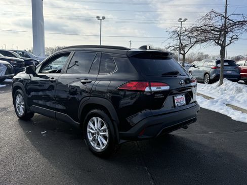 Certified 2022 Toyota Corolla Cross LE image 6