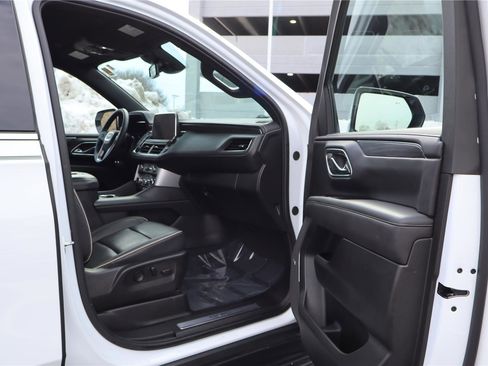 Used 2023 GMC Yukon XL SLT image 28