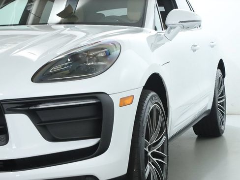 Used 2026 Porsche Macan AWD/4WD image 4