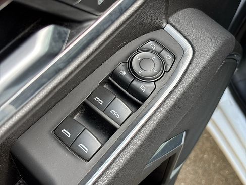 Used 2025 GMC Sierra 1500 SLT RWD image 14