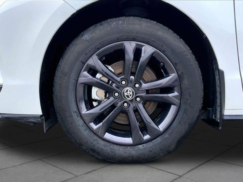 Used 2025 Toyota Sienna XSE w/ XSE Premium Package AWD/4WD image 11