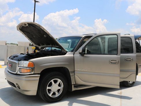 Used 2001 GMC Yukon XL Denali AWD/4WD image 68