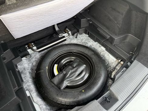 Used 2024 Nissan Rogue SV image 30