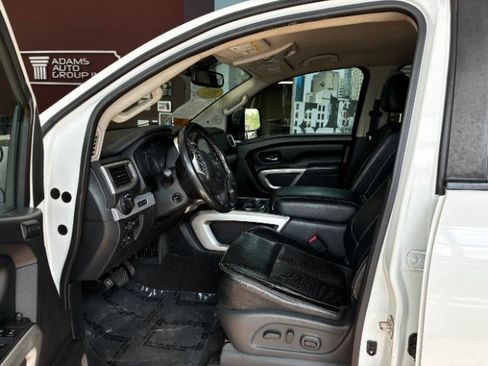 Used 2017 Nissan Titan PRO-4X w/ Pro-4x Convenience Package AWD/4WD image 11