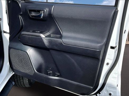 Used 2019 Toyota Tacoma TRD Off-Road image 23