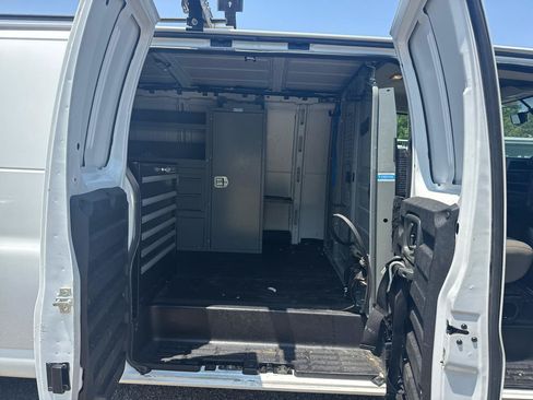 Used 2017 Chevrolet Express 2500 Extended RWD image 22