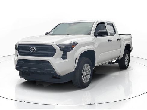 Used 2024 Toyota Tacoma SR image 3