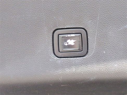 Used 2020 Chevrolet Traverse LT w/ LT Premium Package image 15