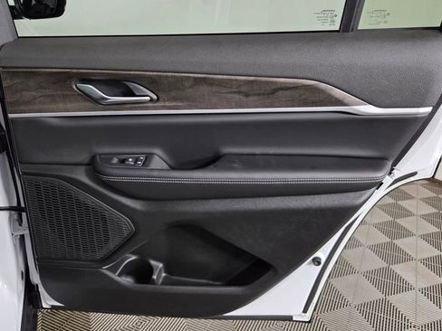 New 2025 Jeep Grand Cherokee L Limited image 35