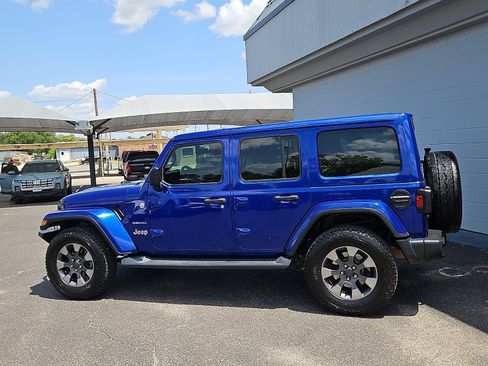 Used 2018 Jeep Wrangler Unlimited Sahara AWD/4WD image 2