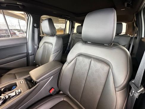 Used 2026 Jeep Cherokee Overland w/ Advanced Pro Tech Group AWD/4WD image 19