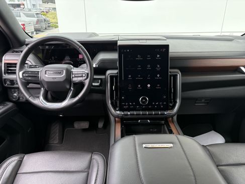 Used 2025 GMC Yukon XL Denali AWD/4WD image 21