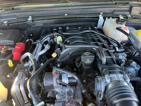 Used 2023 Jeep Wrangler Rubicon image 21