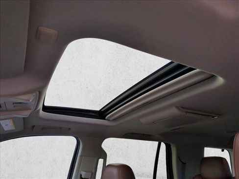 Used 2015 Cadillac Escalade Premium AWD/4WD image 16