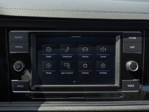 Used 2024 Volkswagen Jetta SE FWD image 18