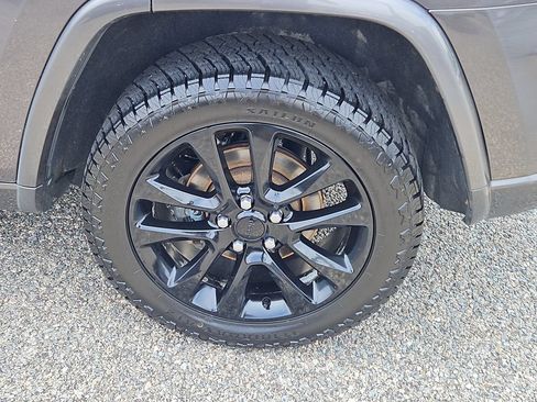 Used 2021 Jeep Grand Cherokee Laredo X AWD/4WD image 8