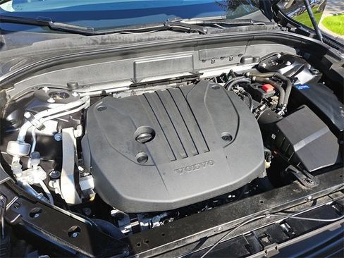 Used 2022 Volvo XC60 B5 Momentum w/ Climate Package image 28