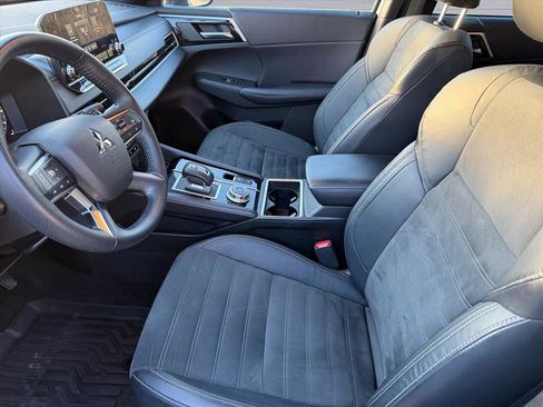 Used 2023 Mitsubishi Outlander SE Black Edition image 11