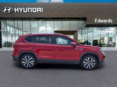 Used 2023 Volkswagen Taos SE AWD/4WD image 9
