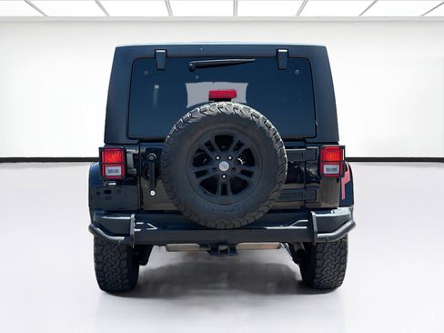 Used 2017 Jeep Wrangler Unlimited Sahara AWD/4WD image 5