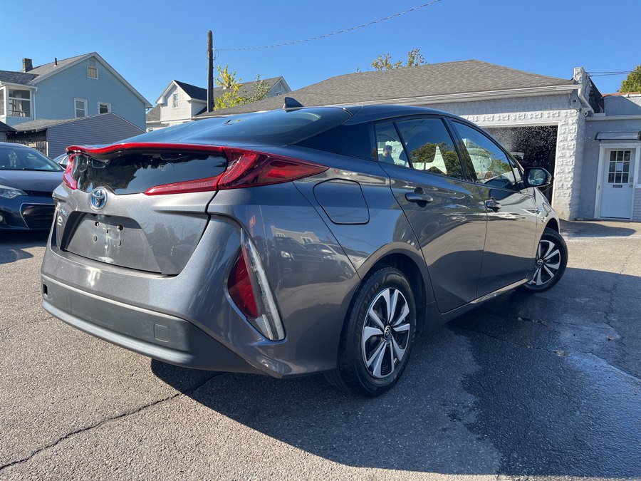 Used 2017 Toyota Prius Prime Plus FWD image 5