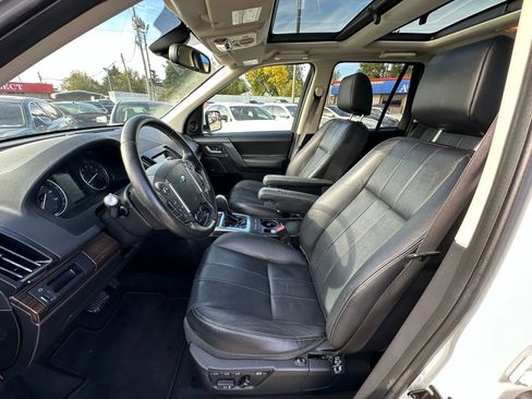 Used 2015 Land Rover LR2 HSE image 8