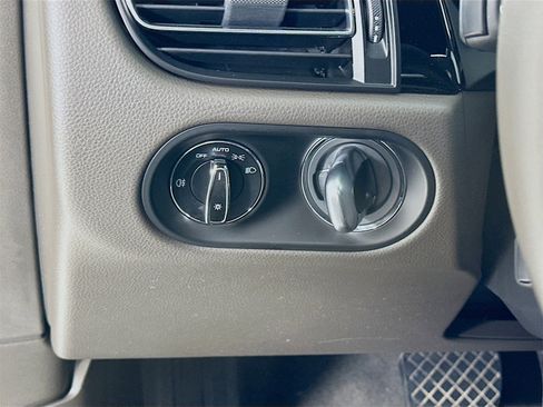 Used 2021 Porsche Macan image 11